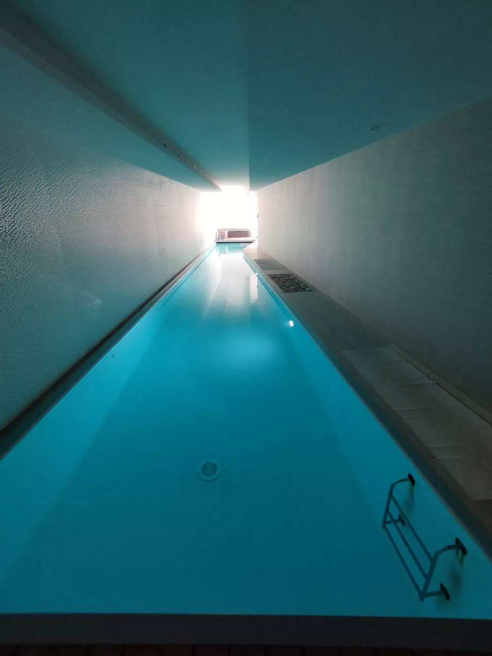 Piscine intérieure de 20,00m x 3,50/2,50m avec spa et hammam – Saint-Brieuc (22)