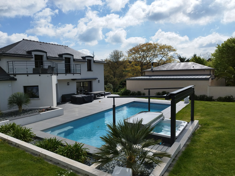 Piscine extérieure de 11 m avec spa